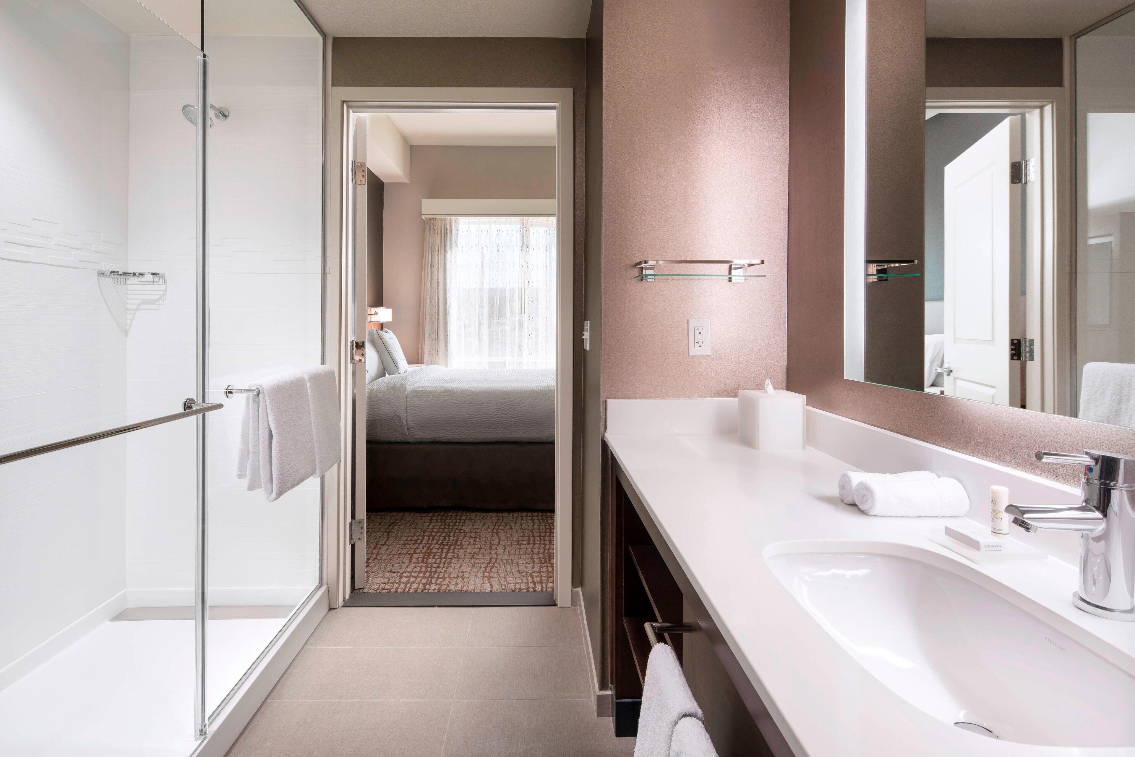 suite, 2 bedrooms | bathroom | free toiletries, hair dryer, towels