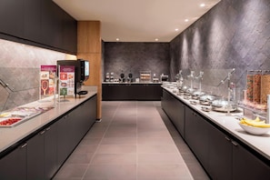 Free daily continental breakfast  - Residence Inn by Marriott Redwood City San Carlos (San Carlos)