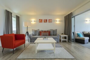 Luxury Apartment, 2 Bedrooms, Kitchen | Living area