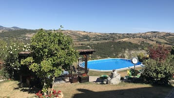 AuĂenpool, LiegestĂŒhle