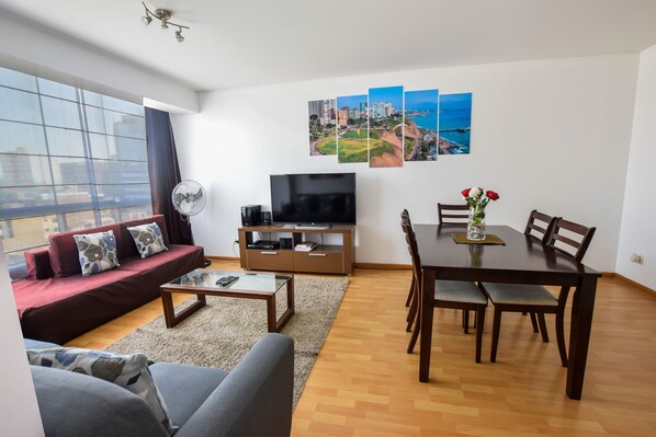 Luxury Apartment, 2 Bedrooms, City View | Living area