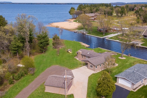 Lake Front House Directly On Castle Rock Lake - Dock, Beach & Near WI Dells