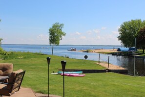 Outdoor dining - Lake Front House Directly On Castle Rock Lake - Dock, Beach & Near WI Dells (Mauston)