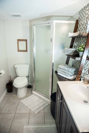 Shower, hair dryer, towels, soap - PROMO 5% WEEKLY AND 10% MONTHLY DISCOUNT!
Charming "Home-tel" Suite 1 (Flagstaff)