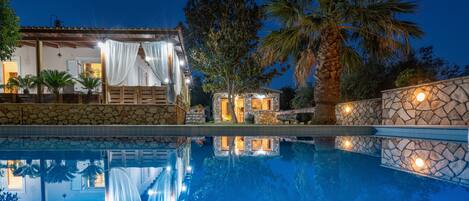 Outdoor pool, pool umbrellas, sun loungers