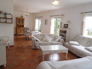 TV, DVD player, books - Provence Luberon, Mas de charme private pool, View Colorado Provençal (Rustrel)