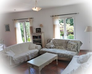 TV, DVD player, books - Provence Luberon, Mas de charme private pool, View Colorado Provençal (Rustrel)