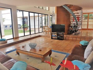 Smart TV, DVD player, ping pong, books