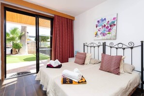 10 chambres, coffres-forts dans les chambres, fer et planche Ă repasser