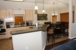 Interior - Mid-Term Rental: Spacious Home, Fully Furnished-Relo, Corp travel, Ins Stays (Arlington)