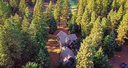 Beautiful Suncadia Home on Private 1 Acre Lot * Golf Simulator * Hot Tub