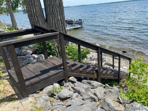 Great! 5 Stars! Family friendly quiet bay swimming boating fishing   