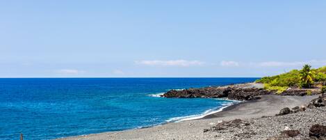 Chaises longues, serviettes de plage