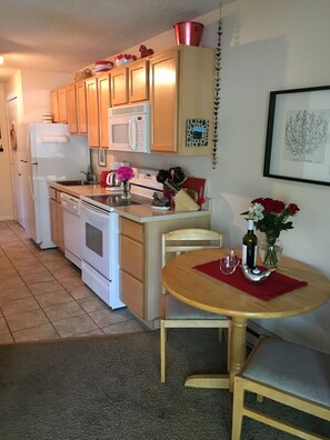 Fridge, microwave, oven, stovetop - Privacy in the pines (Steamboat Springs)