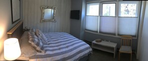 1 habitación, tabla de planchar con plancha, wifi y ropa de cama