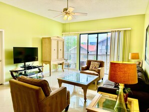 Smart TV, videojuegos, reproductor de DVD y libros