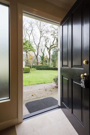 المنشأة من الداخل