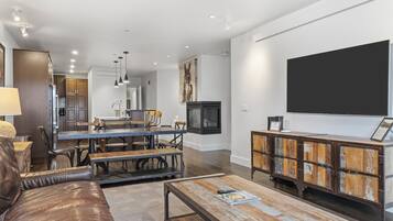 Smart TV, fireplace