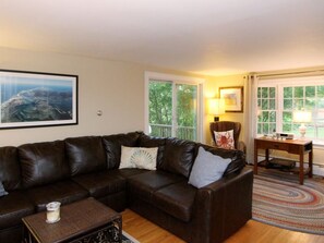 Smart TV, stereo - 4 Bedrooms, 2 Baths, Sleeps 8-10 (Chatham)