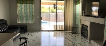 Gorgeous Clean 4 Bedroom Glendale Vacation Home + Wi-Fi