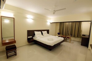 Minibar, in-room safe, desk, soundproofing