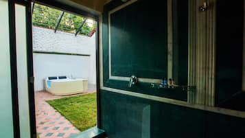 Standard Suite, Non Smoking, Resort View | Bathroom | Shower, free toiletries, towels