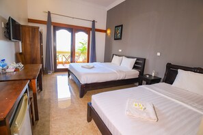 Superior Twin Room, 2 Twin Beds, Balcony, Sea View | In-room safe, individually decorated, desk, blackout drapes