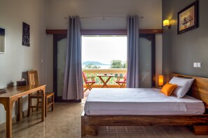 In-room safe, individually decorated, desk, blackout drapes - Riviera Hotel & Resort Kep (Kep)