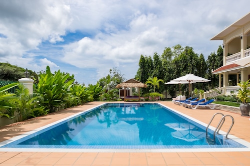 Riviera Hotel & Resort Kep