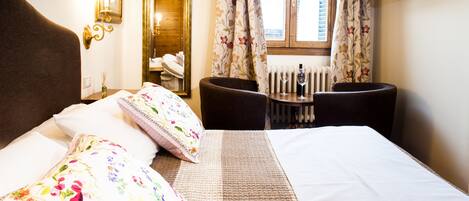 Comfort Double Room | Minibar, in-room safe, desk, iron/ironing board