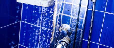 Comfort Double Room | Bathroom shower