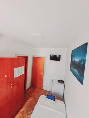 Fer et planche à repasser, Wi-Fi gratuit, draps fournis