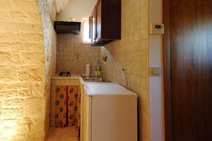 Chalet tradicional, 1 cama de matrimonio, vistas a la colina, en la zona del jardín | Cocina básica privada | Frigorífico, cafetera o tetera y hervidor eléctrico