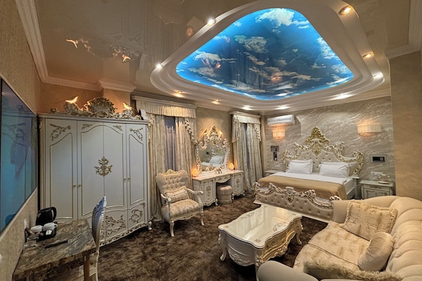 Classic Suite | Premium bedding, minibar, in-room safe, desk