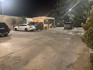 Free self parking - Hotel Agava (Tbilisi)