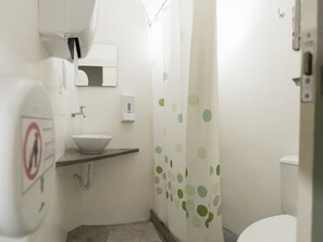 シャワー、タオル