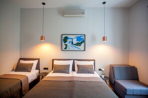 Desk, free WiFi, bed sheets - Zagreb City Vibe Apartments & Rooms (Zagreb)