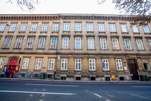 A multi-story building with a row of windows, a visible entrance, and a street in front. - Zagreb City Vibe Apartments & Rooms (Zagreb)