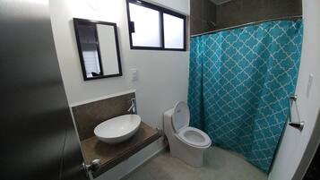 Shower, free toiletries, towels