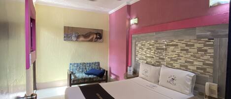 Kamar Double Standar untuk 1 Orang, 1 Tempat Tidur Double | Brankas, Wi-Fi gratis, dan seprai linen