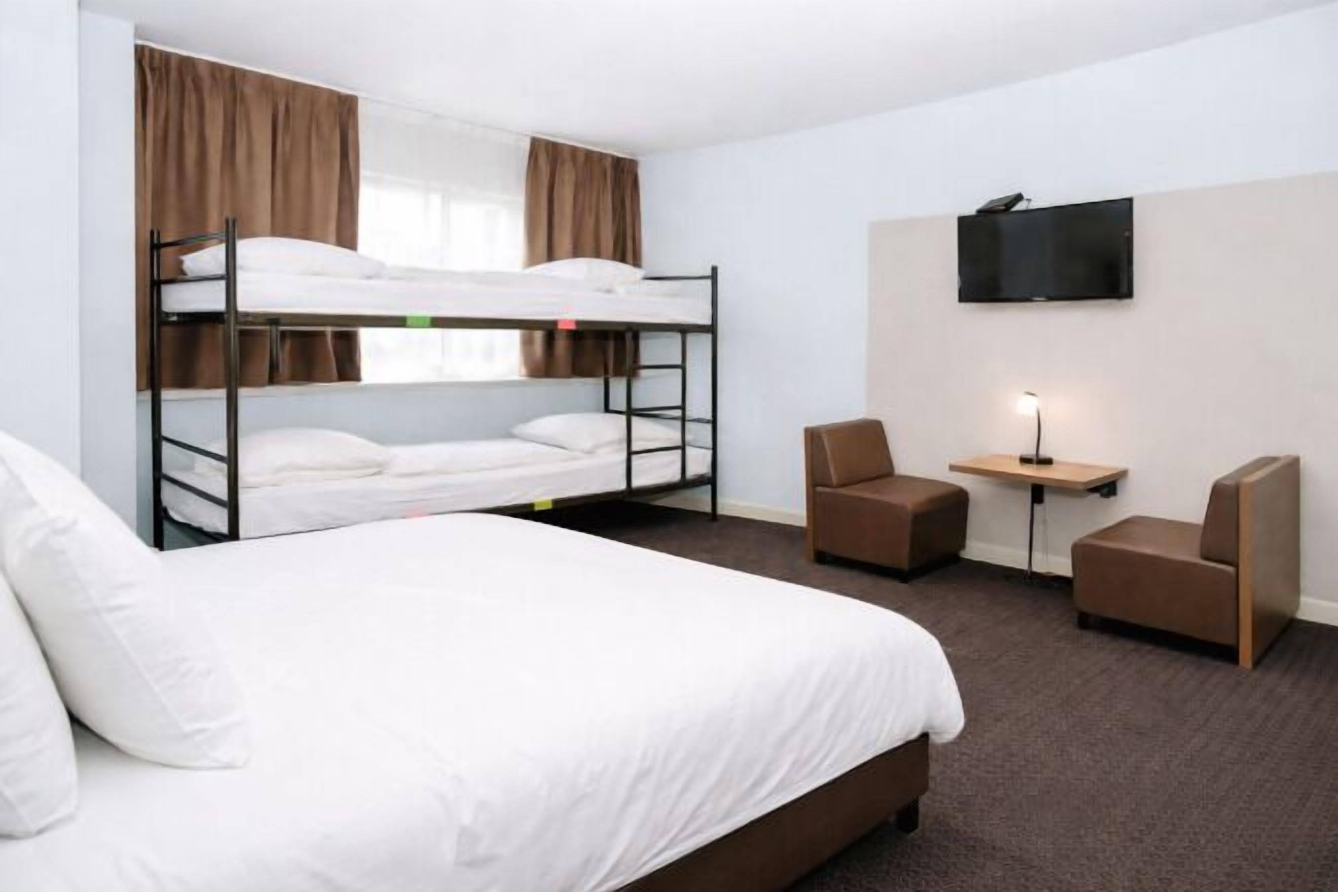 Safe på rommet, strykejern/-brett, wi-fi (inkludert) og sengetøy