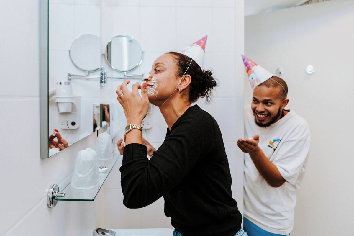 room, corner (king) | bathroom | shower, free toiletries, hair dryer, towels