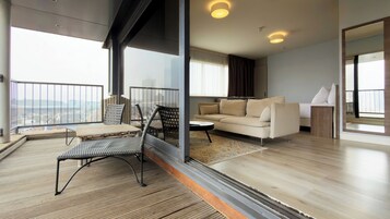 Habitación, balcón (Suite) | Terraza o patio