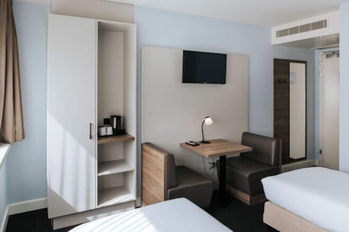 In-room safe, iron/ironing board, free WiFi, bed sheets