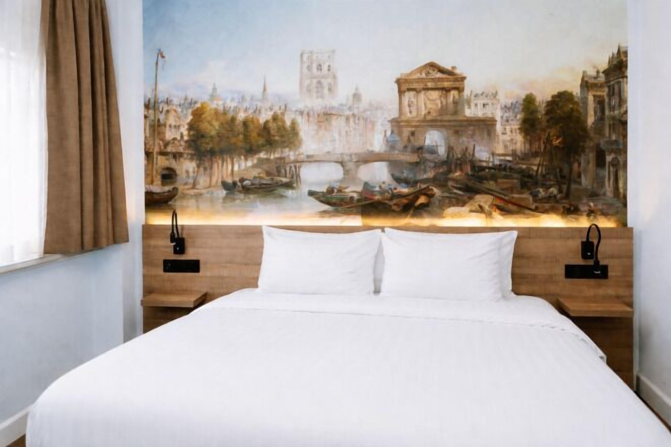 Coffres-forts dans les chambres, fer et planche à repasser