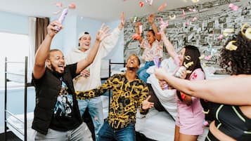 Eenvoudige kamer (6-Person) | Een kluis op de kamer, een strijkplank/strijkijzer, gratis wifi