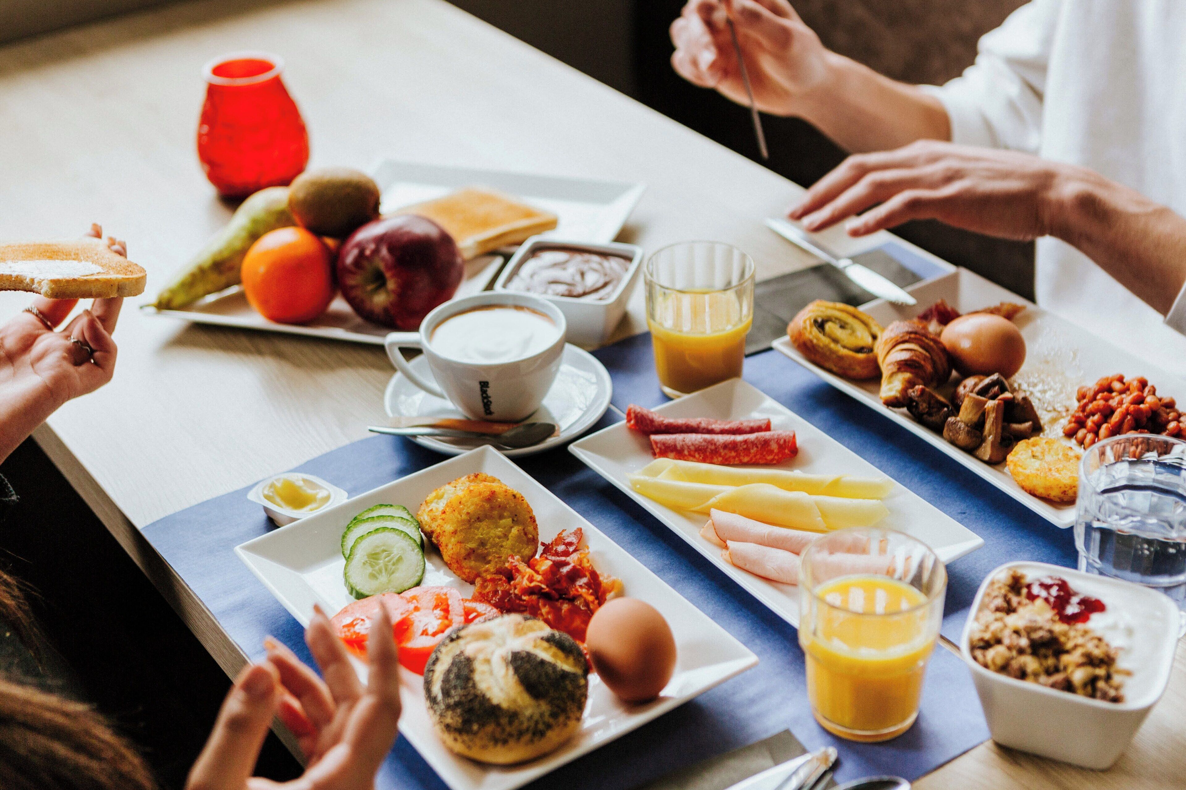 daily cooked-to-order breakfast (eur 16.0 per person)