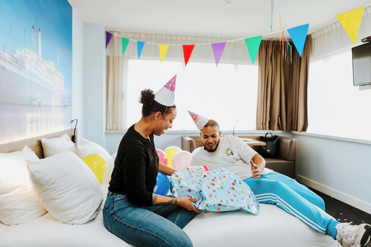 Room, Corner (King) | In-room safe, iron/ironing board, free WiFi, bed sheets