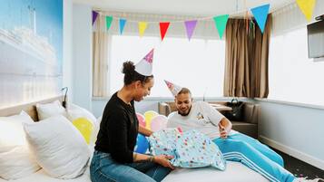 Coffres-forts dans les chambres, fer et planche à repasser