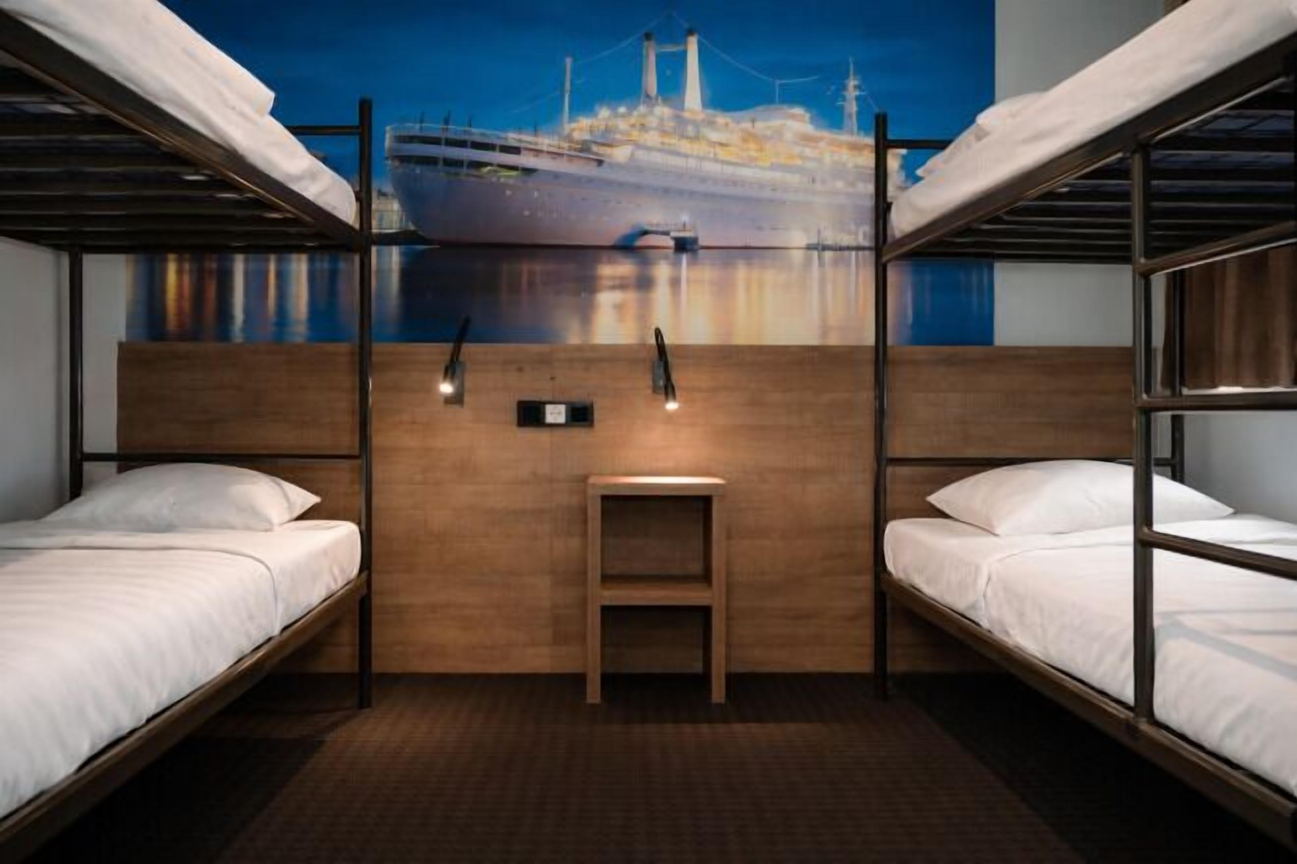 Coffres-forts dans les chambres, fer et planche à repasser